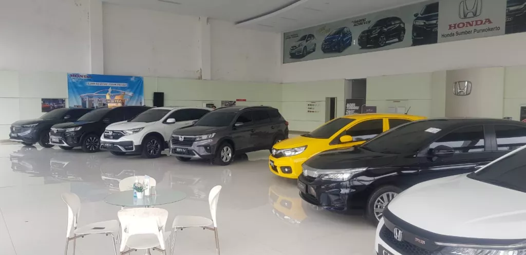 Dealer showroom editorial coverage for automotive buyers and Cashonda readers